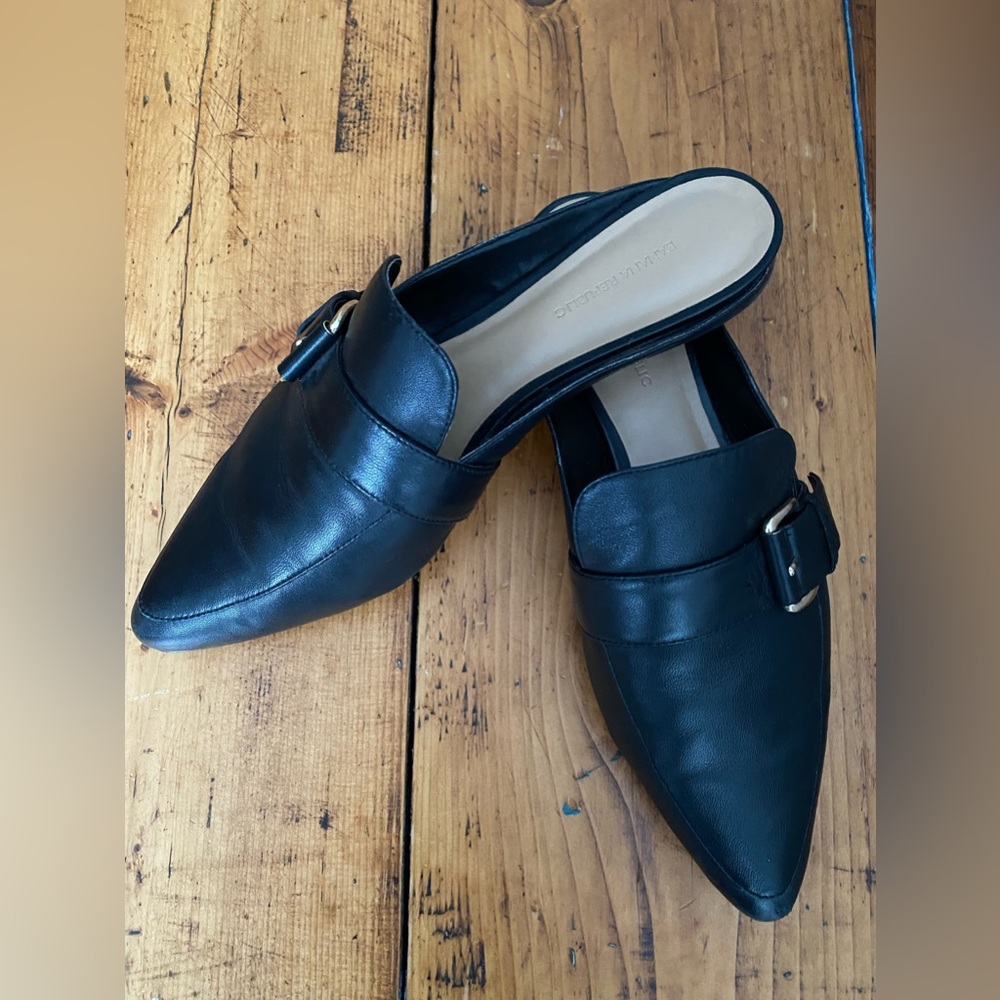 Banana Republic leather flat shoes